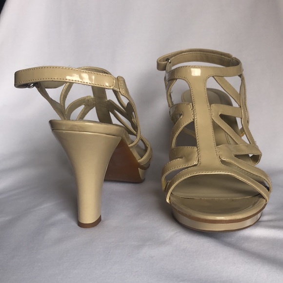 Naturalizer N5 Comfort Sandals. S9M - Picture 2 of 4